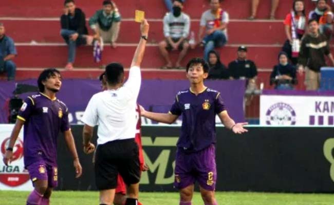 Dianggap Tak Fair, Pelatih Persik Protes Wasit Usai Pertandingan