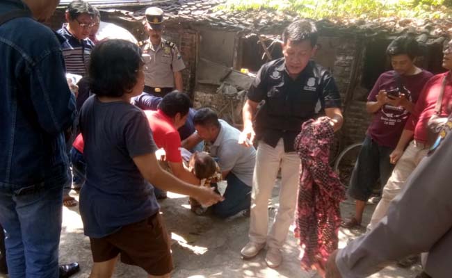 Terserang Jantung, Warga Keturunan Tionghoa Tewas di Atas Pohon