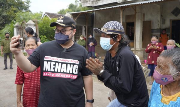 Respon Keluhan Jalan Rusak Via Akun TikTok, Bupati Kediri Naik Truk Bareng Pemilik Akun Menjeng Kimhoa Cek Jalan Rusak