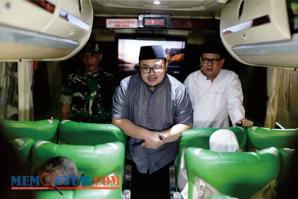 Masuk Bus Calon Jamaah Haji, Mas Dhito Titip Doa untuk Kesejahteraan Kabupaten Kediri