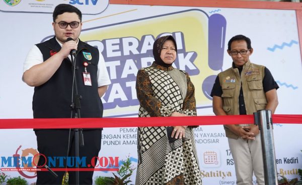 Mas Dhito Bersama Mensos Risma Semangati Warga Penerima Layanan Operasi Katarak Gratis di Kediri