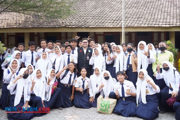 Apresiasi Surat Siswa Kelas VII SMP Negeri 2 Pare, Mas Dhito Kunjungi dan Ajak Siswa Menginap di Pendopo